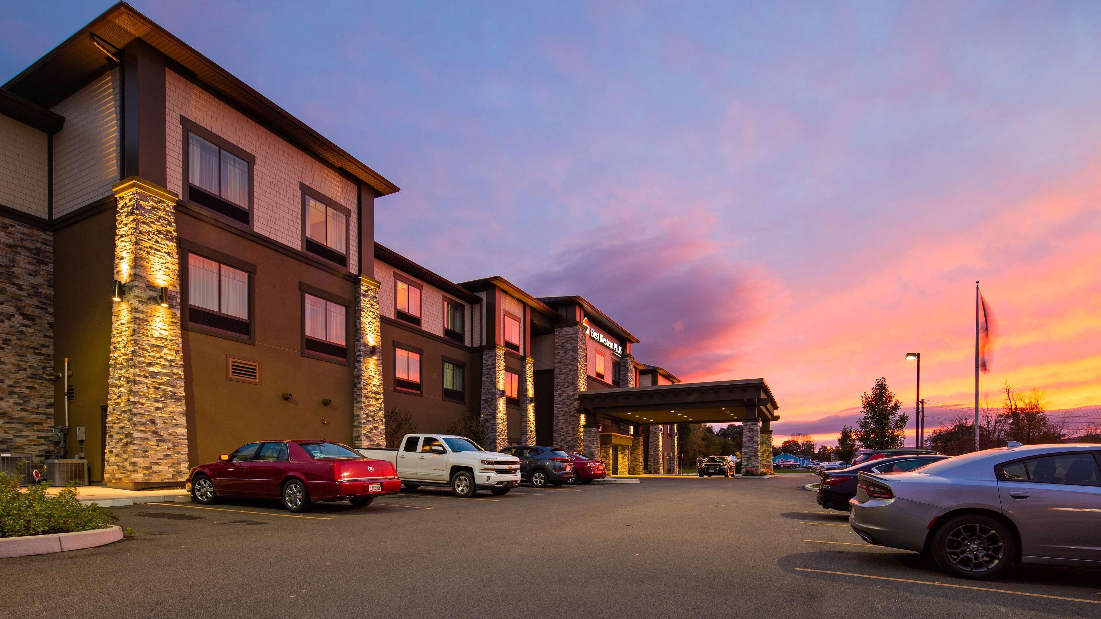 Western Harbour & Huntington - Sunset Hotel