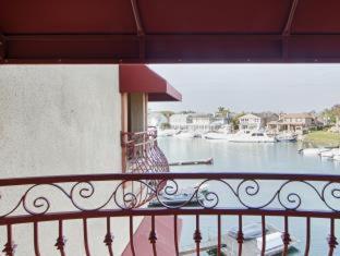 Western Harbour & Huntington - Sunset Hotel