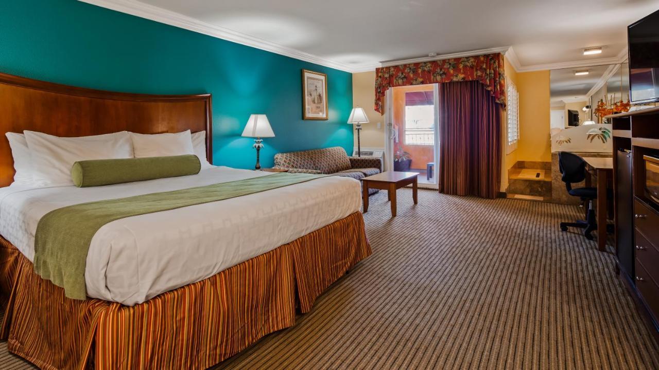 Western Harbour & Huntington - Sunset Hotel